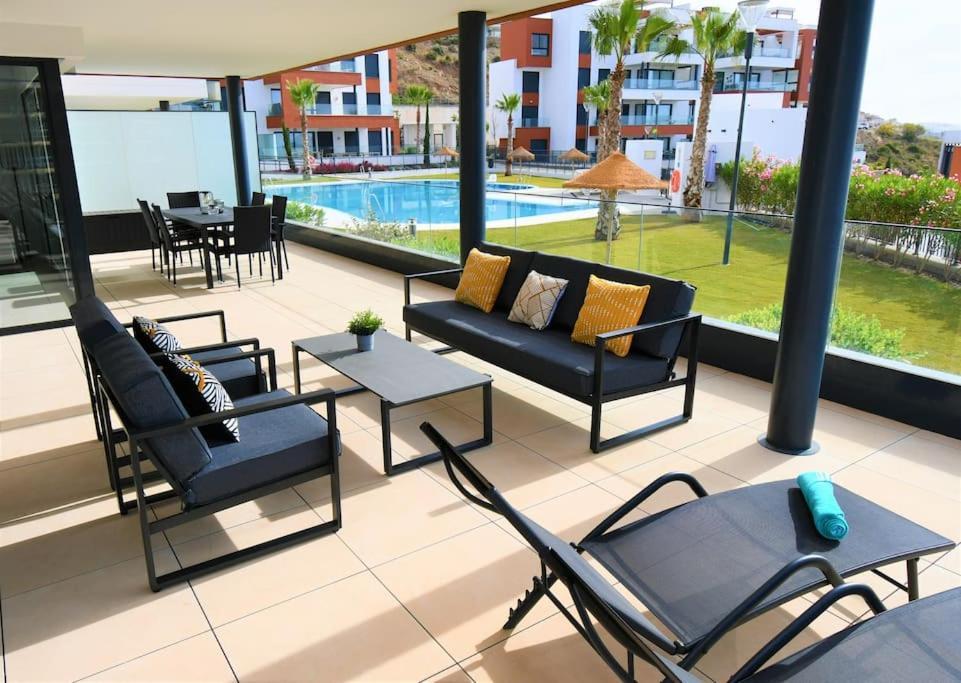 Casa Kerr - Luxury Apt - Sleeps 9 - Los Boliches Apartman Málaga Kültér fotó