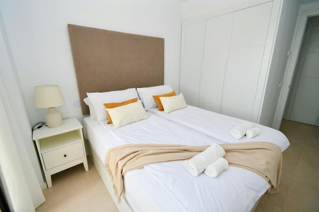 Casa Kerr - Luxury Apt - Sleeps 9 - Los Boliches Apartman Málaga Kültér fotó
