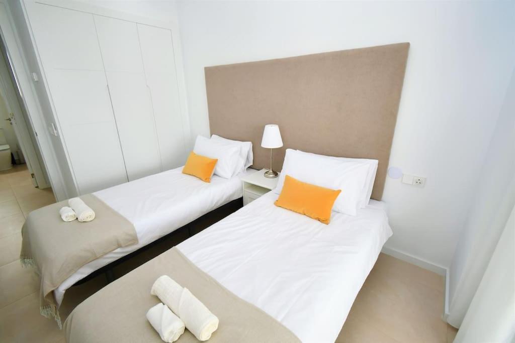 Casa Kerr - Luxury Apt - Sleeps 9 - Los Boliches Apartman Málaga Kültér fotó