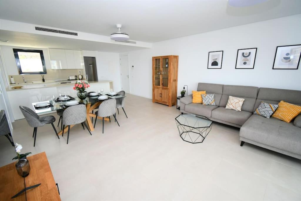 Casa Kerr - Luxury Apt - Sleeps 9 - Los Boliches Apartman Málaga Kültér fotó