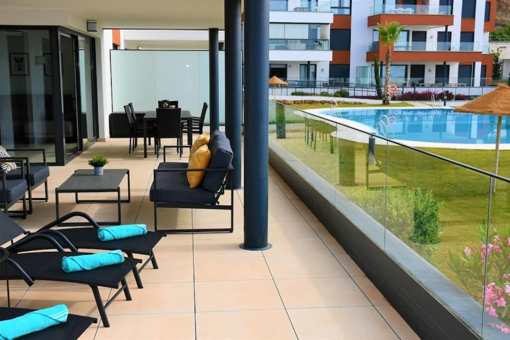 Casa Kerr - Luxury Apt - Sleeps 9 - Los Boliches Apartman Málaga Kültér fotó